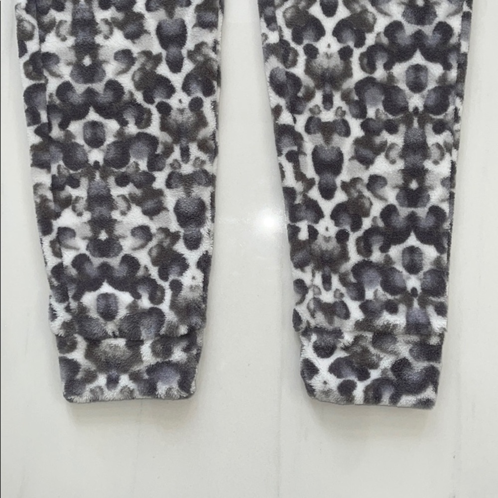 Danskin Gray and Cream Cheetah Print Velour Joggers Size S - Picture 4 of 5